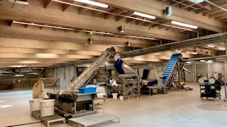 最高性能の選果マシーン、収穫目前で最終準備